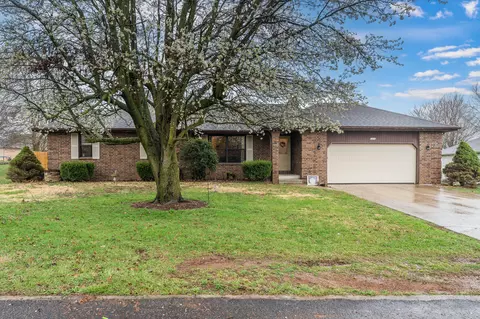 1318 W Meadowbrooke Dr, Ozark, MO 65721