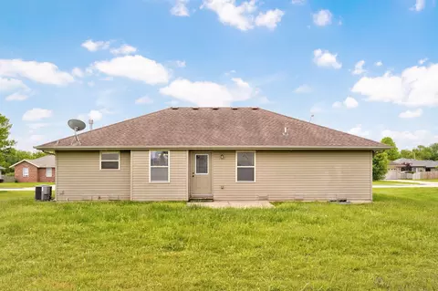 Exterior - 5551 W David St, Springfield, MO 65802 photo 4 of 5