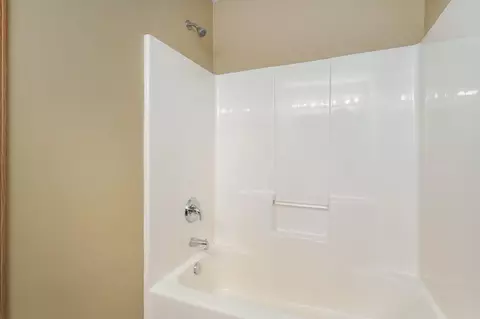Bath - 5551 W David St, Springfield, MO 65802 photo 2 of 3