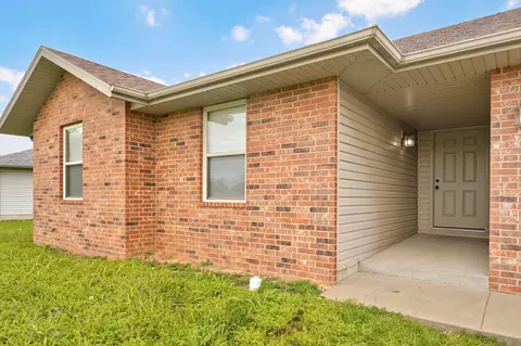 Exterior - 5551 W David St, Springfield, MO 65802 photo 2 of 5
