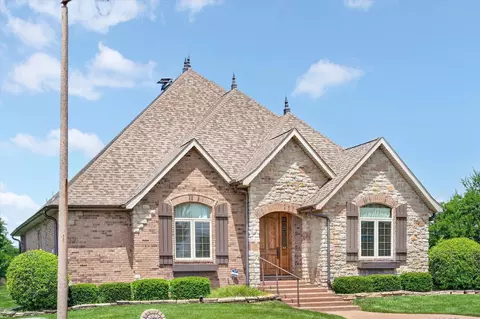 Exterior - 1369 E Anthony St, Springfield, MO 65804 photo 4 of 9