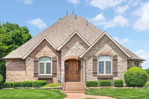 Exterior - 1369 E Anthony St, Springfield, MO 65804 photo 3 of 9
