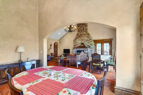 Dining - 1369 E Anthony St, Springfield, MO 65804 photo 4 of 4