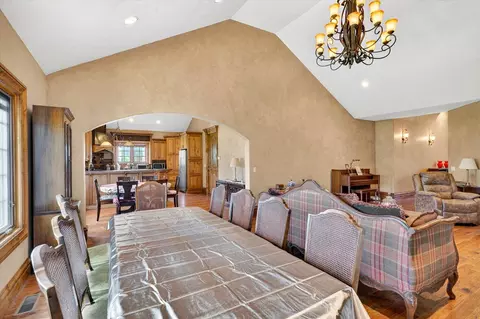 Dining - 1369 E Anthony St, Springfield, MO 65804 photo 2 of 4