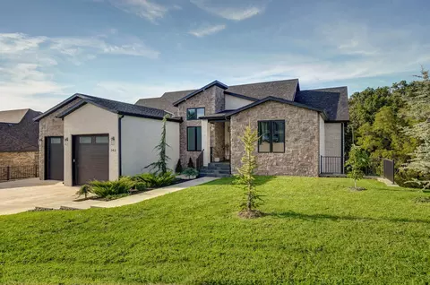 343 W Monarchwood Dr, Nixa, MO 65714