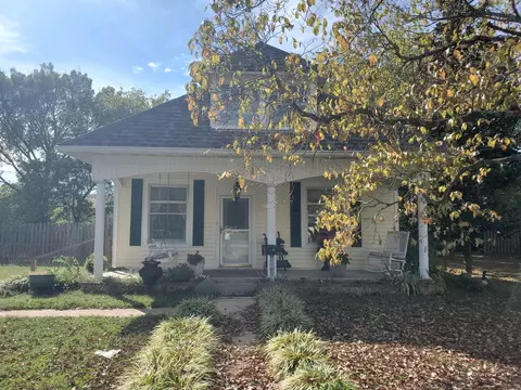 901 Augusta St, Houston, MO 65483