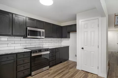 Kitchen - 2021 E Lark St, Springfield, MO 65804 photo 2 of 3