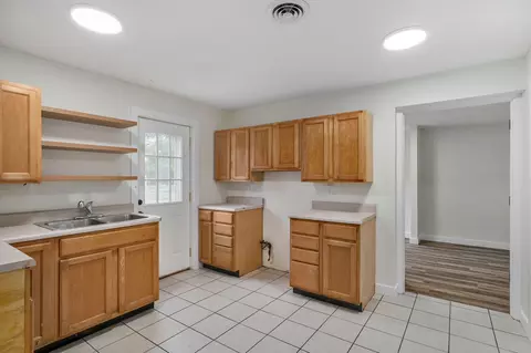 Kitchen - 2021 E Lark St, Springfield, MO 65804 photo 3 of 3