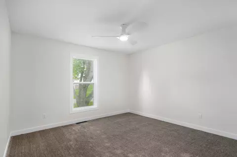 Bedroom - 2021 E Lark St, Springfield, MO 65804 photo 1 of 4