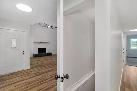 Entry Way - 2021 E Lark St, Springfield, MO 65804 photo 3 of 4