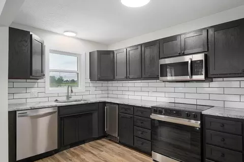 Kitchen - 2021 E Lark St, Springfield, MO 65804 photo 1 of 3