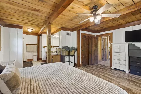 Bedroom - 9004 Timber Dr, Mountain Grove, MO 65711 photo 2 of 5