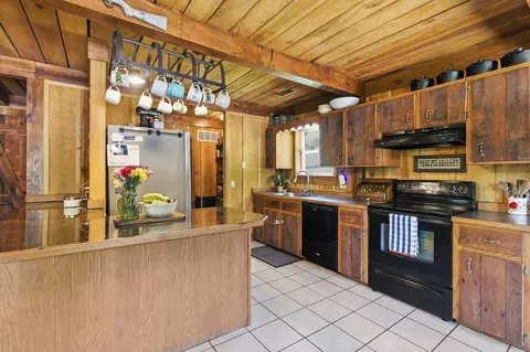 Kitchen - 9004 Timber Dr, Mountain Grove, MO 65711 photo 2 of 4
