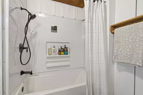 Bath - 9004 Timber Dr, Mountain Grove, MO 65711 photo 3 of 4