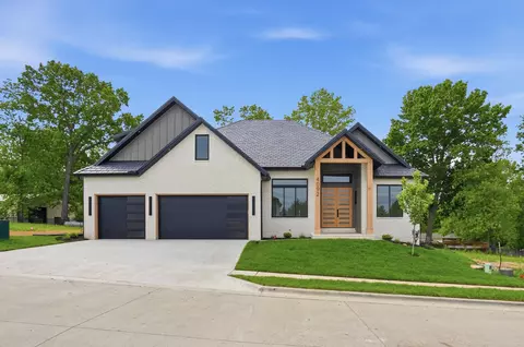 4092 E Vintage Point Dr, Rogersville, MO 65742