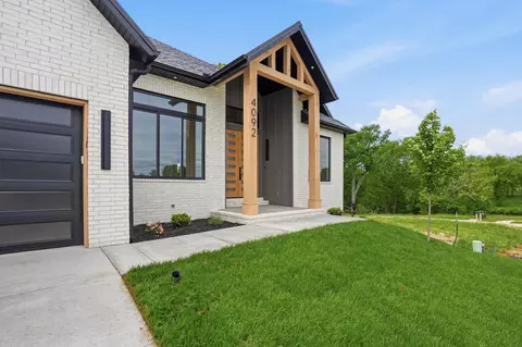 4092 E Vintage Point Dr, Rogersville, MO 65742