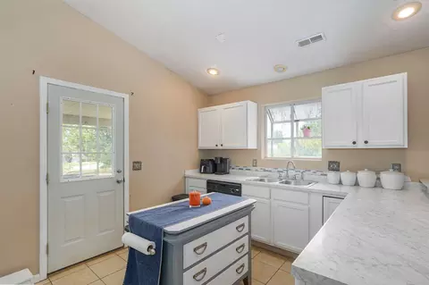 Kitchen - 806 E Southridge St, Nixa, MO 65714 photo 2 of 4