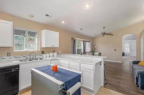 Kitchen - 806 E Southridge St, Nixa, MO 65714 photo 4 of 4