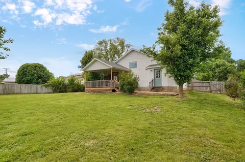 Exterior - 806 E Southridge St, Nixa, MO 65714 photo 8 of 11