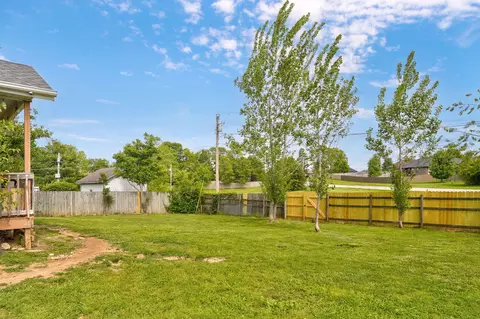 Exterior - 806 E Southridge St, Nixa, MO 65714 photo 9 of 11