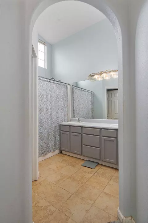 Bath - 806 E Southridge St, Nixa, MO 65714 photo 2 of 3