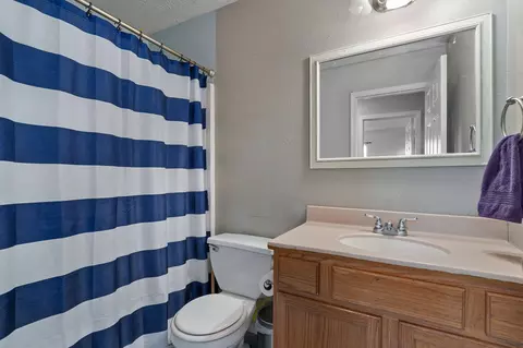 Bath - 806 E Southridge St, Nixa, MO 65714 photo 1 of 3