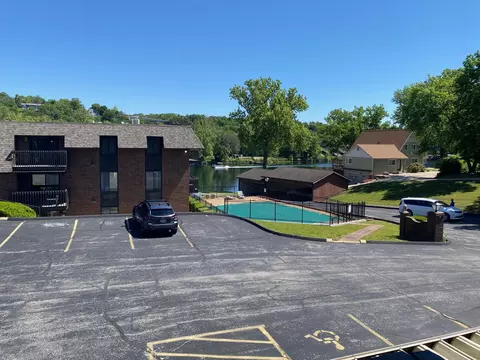 130 Wilshire Dr #30, Hollister, MO 65672