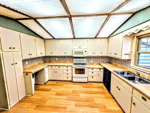 Kitchen - 431 N Clay St, Marshfield, MO 65706 photo 2 of 2