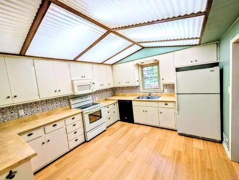 Kitchen - 431 N Clay St, Marshfield, MO 65706 photo 1 of 2