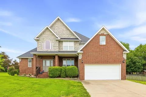 370 Shores Pkwy, Rogersville, MO 65742
