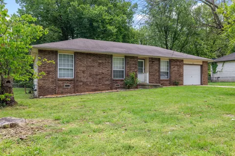 122 N Pinewood Ave, Republic, MO 65738
