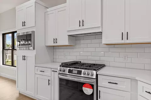 Kitchen - 702 S Thornridge Dr, Springfield, MO 65809 photo 3 of 5