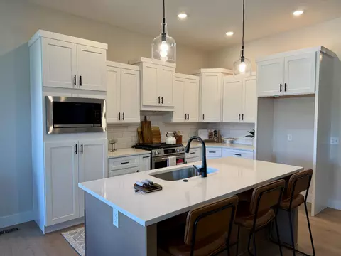 Kitchen - 702 S Thornridge Dr, Springfield, MO 65809 photo 1 of 5