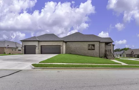 Exterior - 702 S Thornridge Dr, Springfield, MO 65809 photo 2 of 8