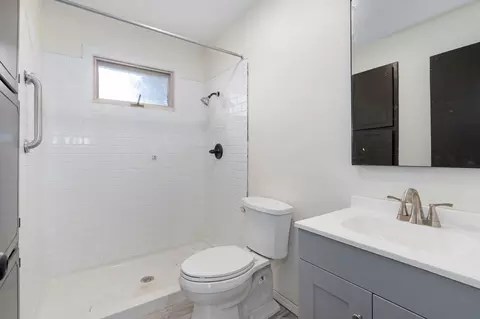Bath - 2316 W Page St, Springfield, MO 65802 photo 1 of 1