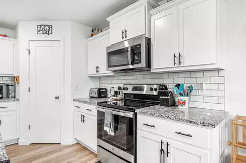 Kitchen - 1142 S Broadview Ave, Springfield, MO 65802 photo 1 of 2