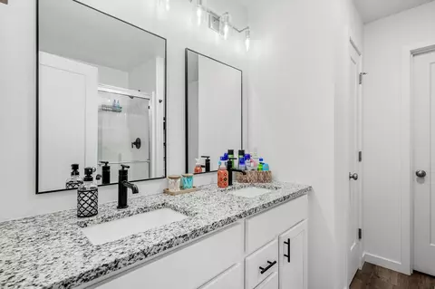 Bath - 1142 S Broadview Ave, Springfield, MO 65802 photo 1 of 4