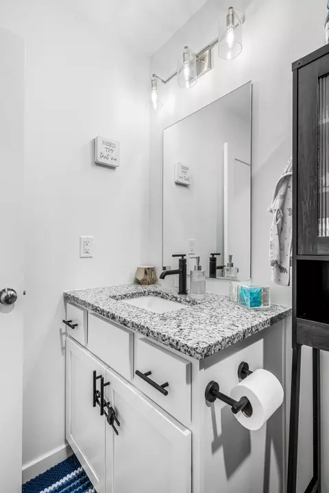Bath - 1142 S Broadview Ave, Springfield, MO 65802 photo 3 of 4