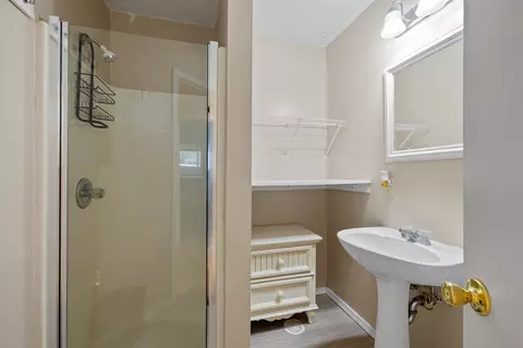 Bath - 5834 S Iris Ln, Battlefield, MO 65619 photo 2 of 2