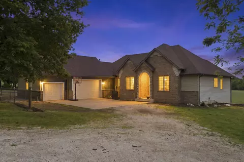8202 N Farm Road 53, Walnut Grove, MO 65770