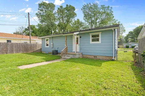 Exterior - 819 N Brown Ave, Springfield, MO 65802 photo 4 of 8