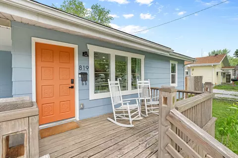 Exterior - 819 N Brown Ave, Springfield, MO 65802 photo 3 of 8