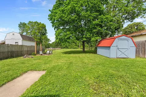 Exterior - 819 N Brown Ave, Springfield, MO 65802 photo 5 of 8