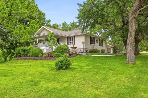 1746 N Carnegie Rd, Nixa, MO 65714