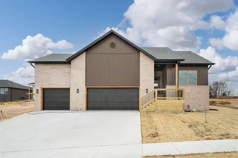 1006 W Pebblebrooke Dr, Ozark, MO 65721