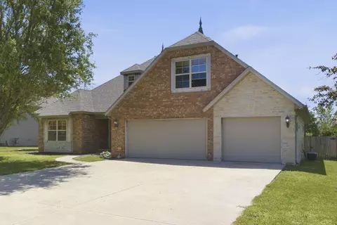 5254 E Hackberry St, Springfield, MO 65809