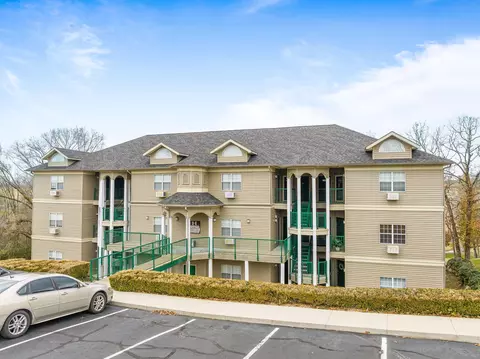 813 Holiday Rdg #3, Branson, MO 65616