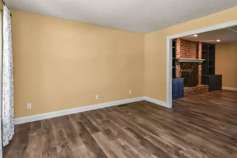 Living - 3162 W Tracy Ct, Springfield, MO 65807 photo 5 of 6