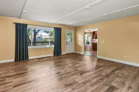 Living - 3162 W Tracy Ct, Springfield, MO 65807 photo 2 of 6