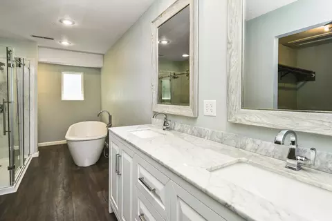Bath - 3162 W Tracy Ct, Springfield, MO 65807 photo 1 of 6